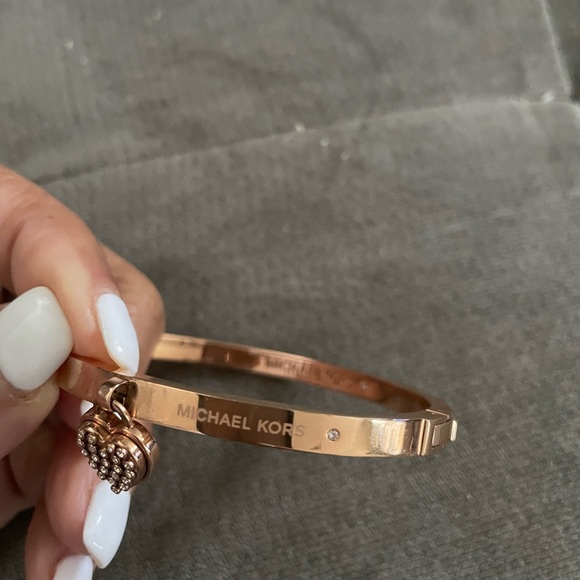 Michael Kors Women MK Logo Heart Rose gold  Bangle Bracelet Crystals MKJ5039791 - Picture 3 of 6